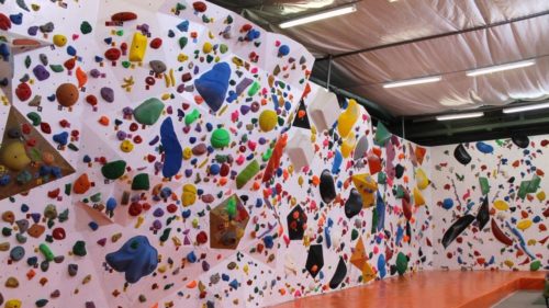 島根県のクライミング施設「ボルダリングジム Ｋクライム」